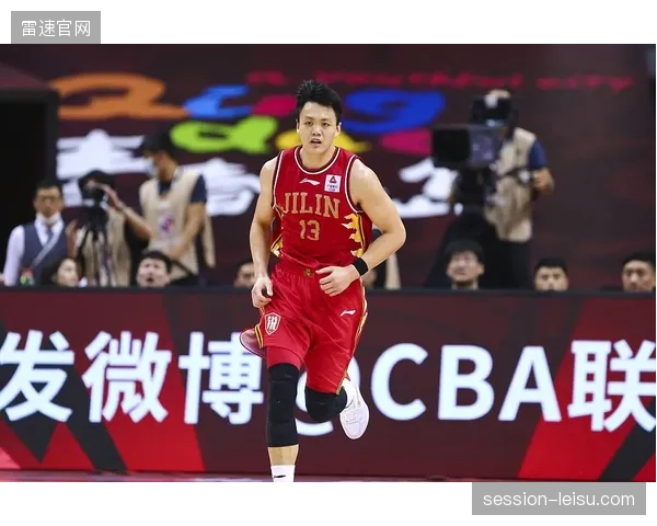 新帅上任后的友谊赛表现平稳,球队战术磨合初见成效,但仍需强队检验。 新帅上任后的友谊赛表现平稳,球队战术磨合初见成效,但仍需强队检验。